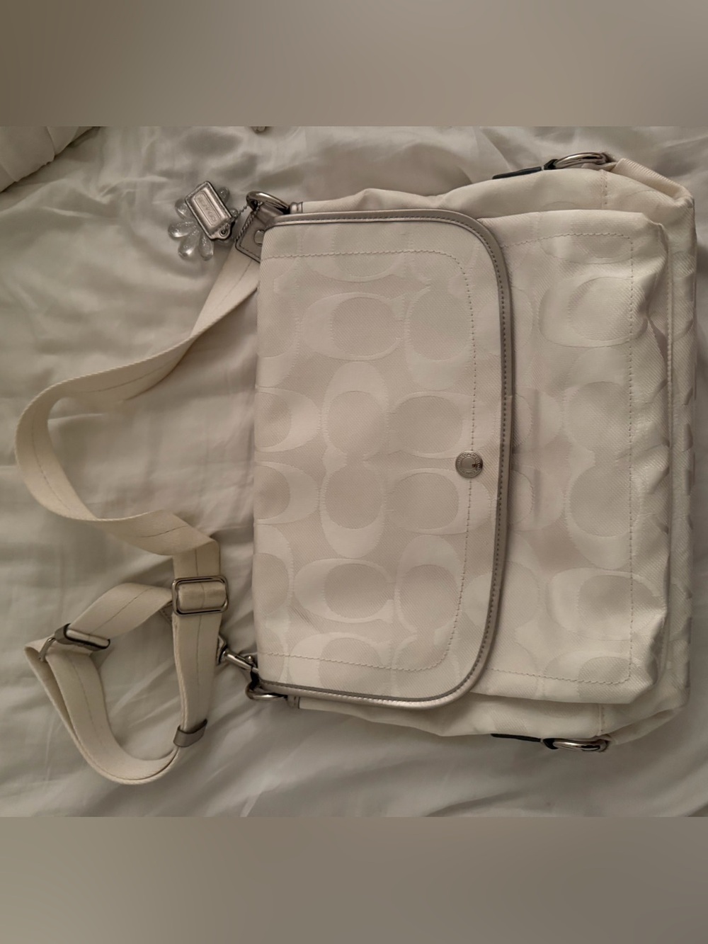Coach Signature Canvas messanger Bag in white